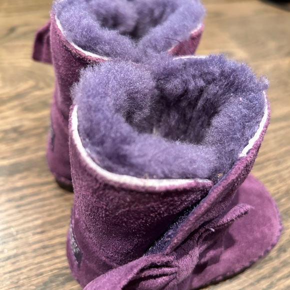 Baby UGG Purple Suede Boot with Bow Size 2/3 - Picture 2 of 6